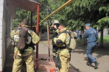 23 июля 2019 года в БУ ОО «ЦСОН Корсаковского района» проходила тренировка на объекте по теме: «Действия органов управления и персонала при возникновении пожара». Приняли участие сотрудники Центра, филиала социальной защиты, начальник отдела по мобилизаци